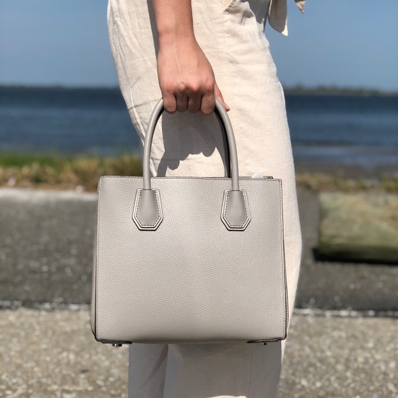 🎁Michael Kors Mercer Accordion Pebble Leather Tote - Picture 5 of 11